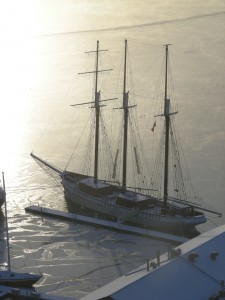 Frozen Ship in the Morning 